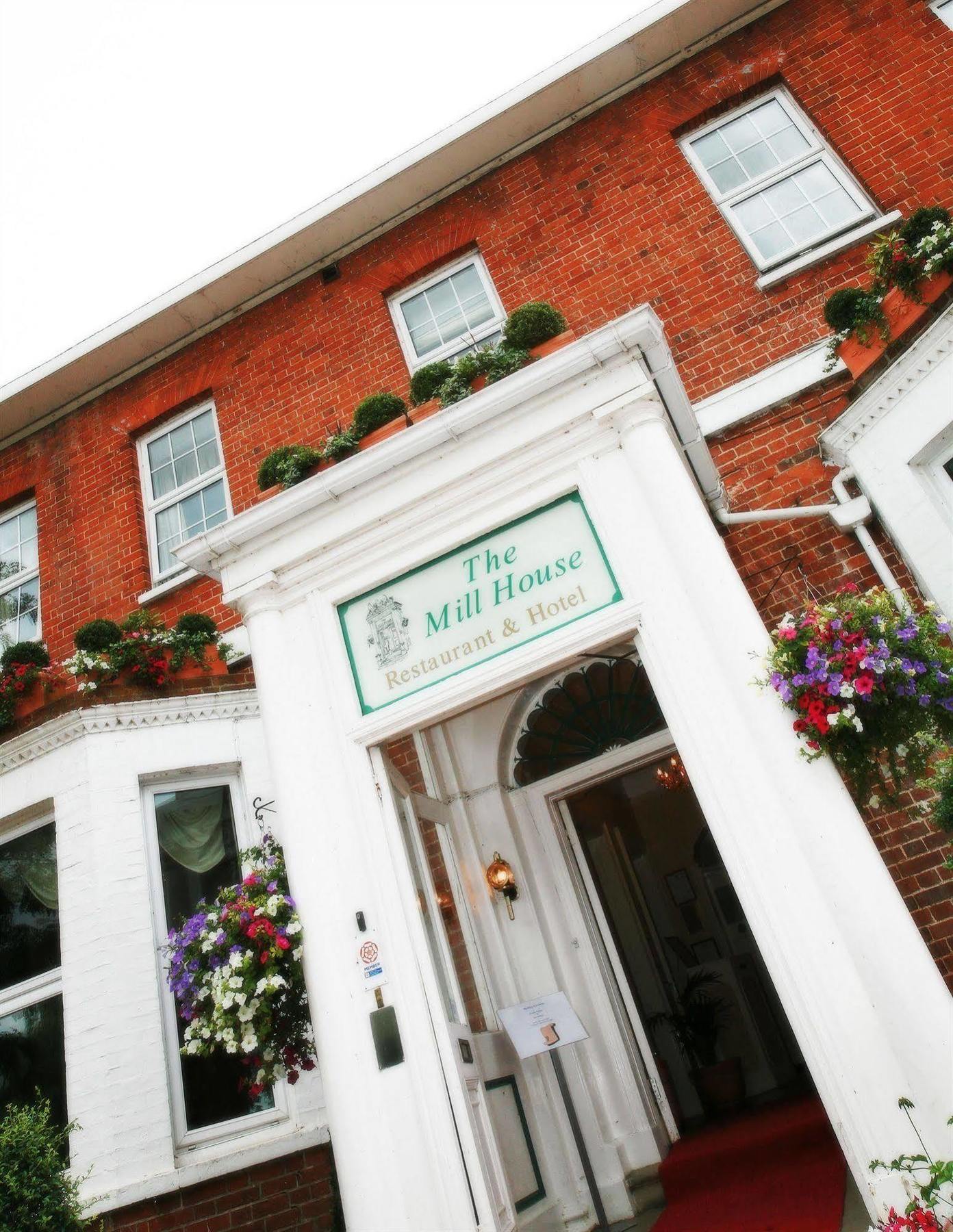 Hotel The Mill House 3*